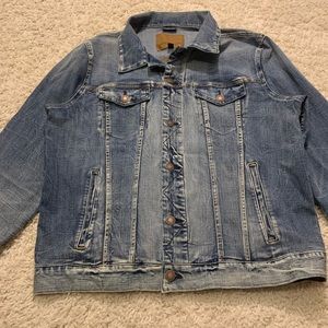 AE LIGHT WASH JEAN JACKET (Men’s)